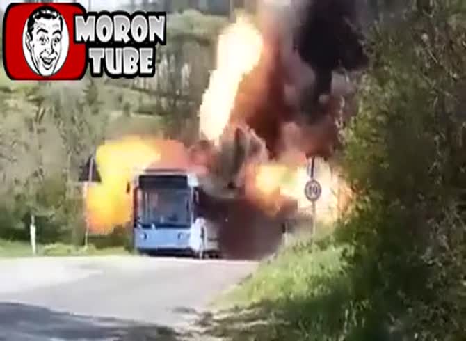 Video :This bus has a small gas leak problem